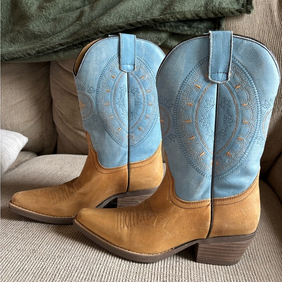 Shoes - Blue and Tan Western Cowboy Boots